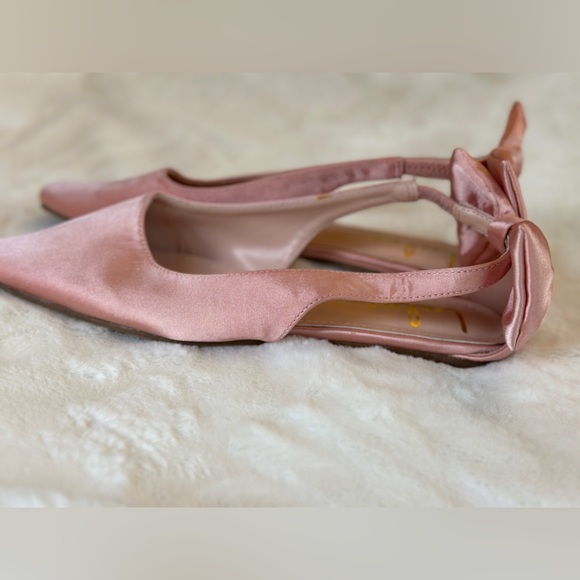 Lulus Baby Pink Satin Bow Flats Size Seven & A Half - Picture 9 of 14